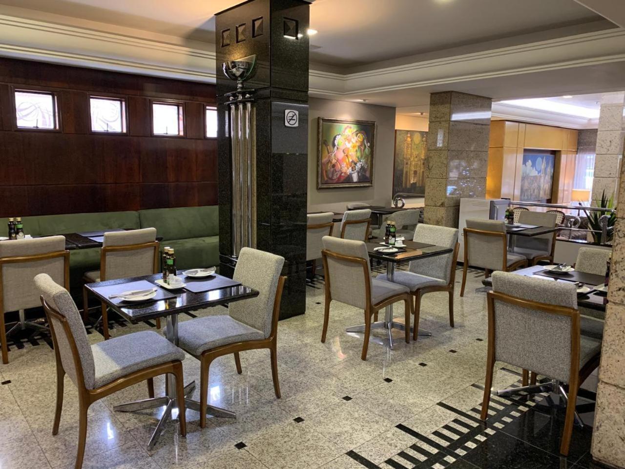 波旁隆德里纳商务酒店 外观 照片